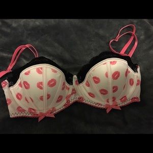Victoria’s Secret 32C Sexy Little Things balconet